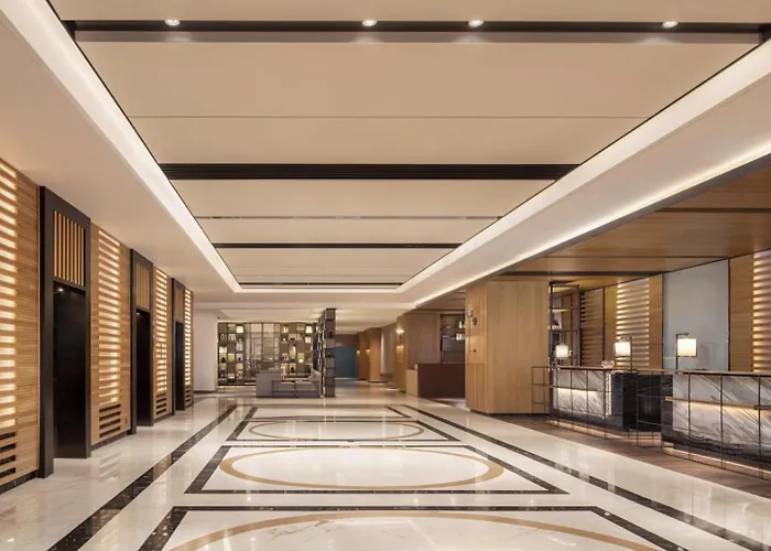 Sheraton Guilin Hotel & Elephant Trunk Hill & Li River Scenic Area